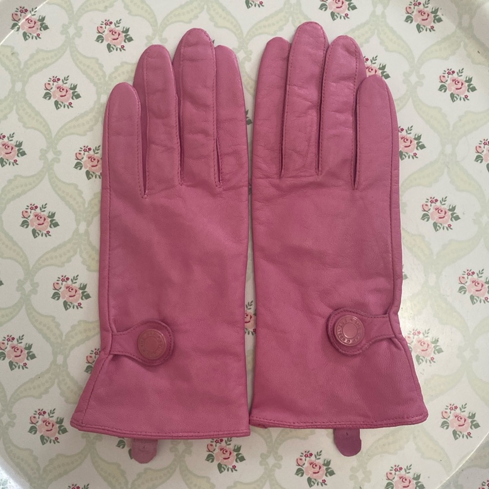NWOT Women’s GAP pink leather gloves with snaps warm lining M/L Medium/Large
